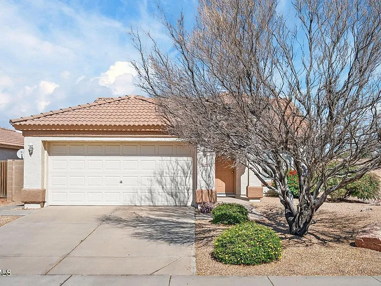 1948 E Carla Vista Dr — Photo 2