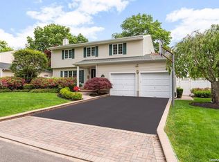 17 Lamarr Ave, Melville, NY