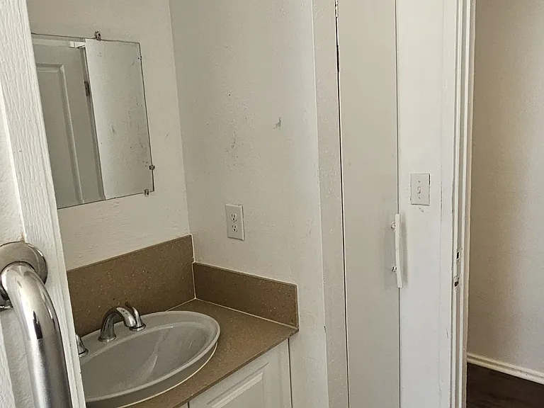 1200 Carteret Ave #1 — Photo 2