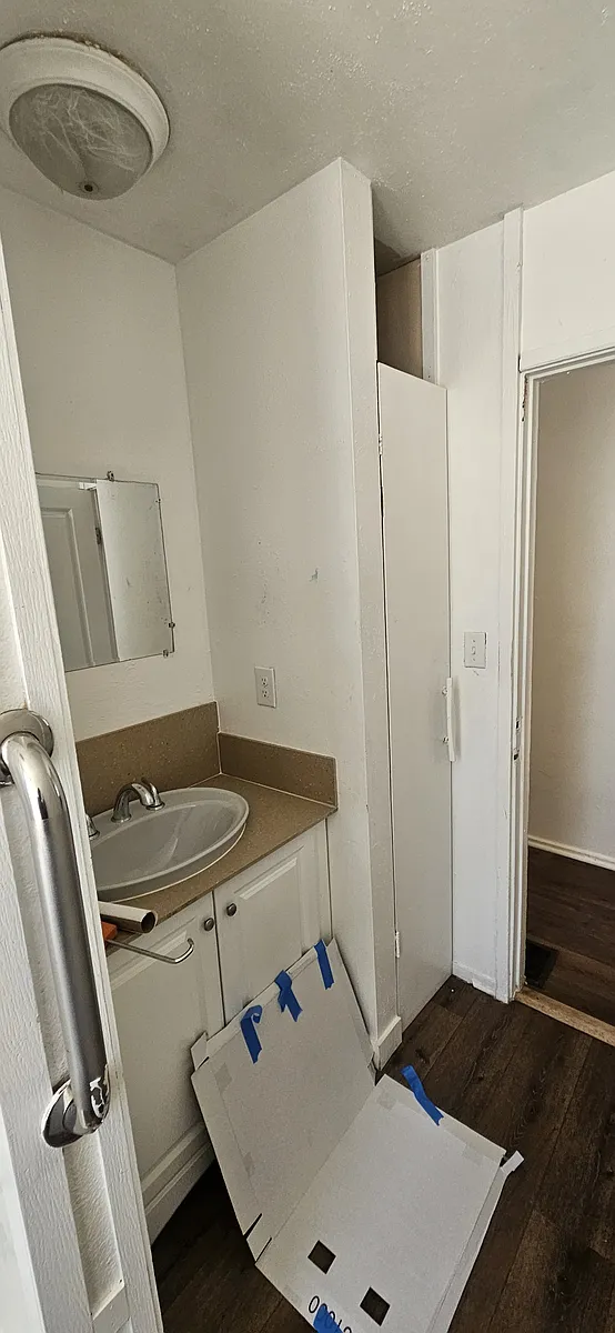 Building Photo - 1200 Carteret Ave #1