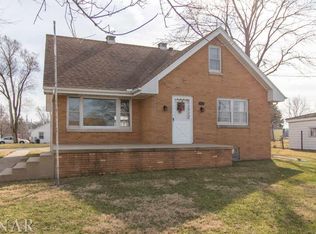904 W Illinois Route 122, Hopedale, IL 61747