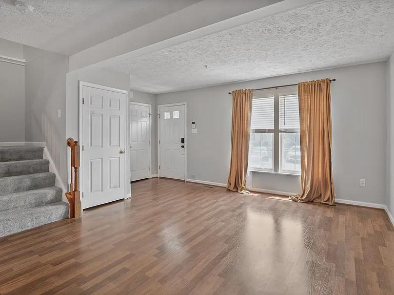 114 Paden Ct — Photo 2
