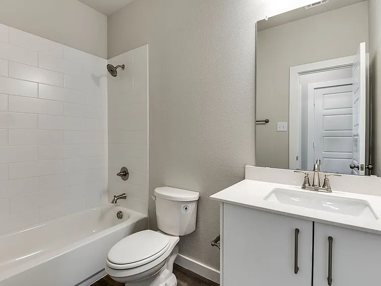 653 Blackland Dr — Photo 9