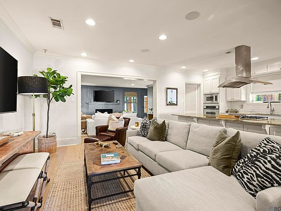 3rd image of 4468 Cypress St