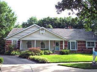 485 Hunters Hill Dr, Chesterfield, MO