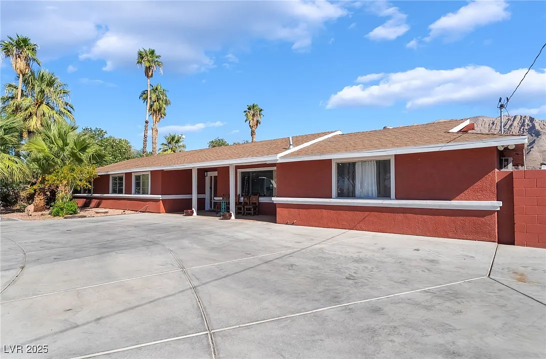 4 bed, 2.0 bath, 2375 sqft, $3,500 — Photo 4