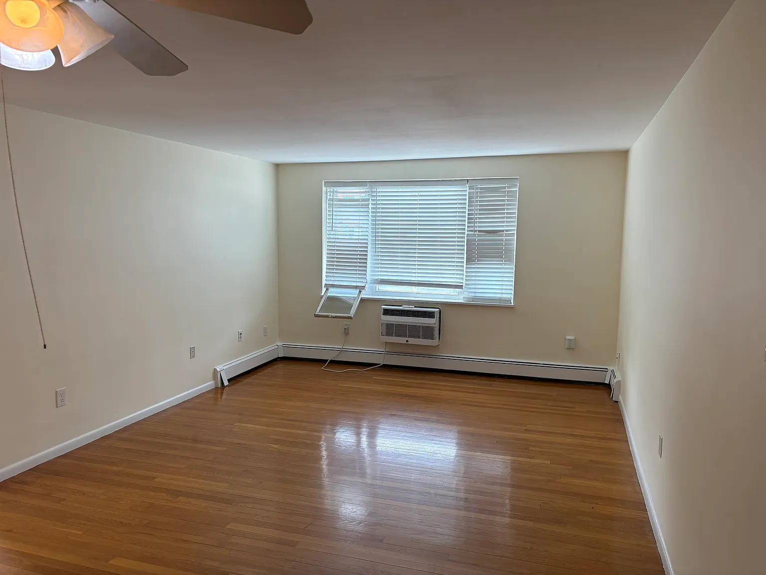 2 bed, 720 sqft, $2,700 — Photo 3