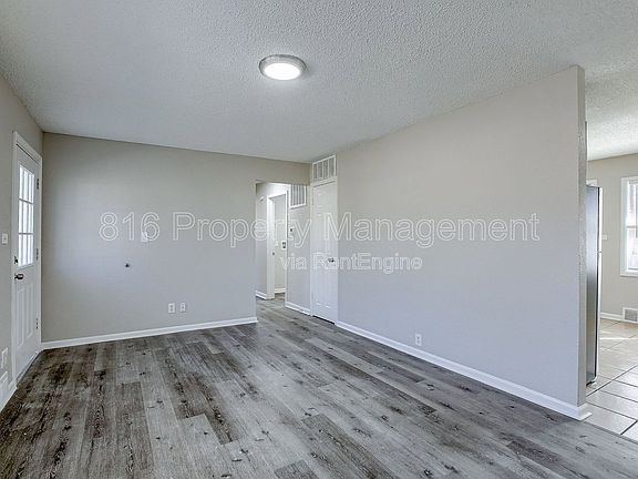 2nd image of 11201 Crystal Ave