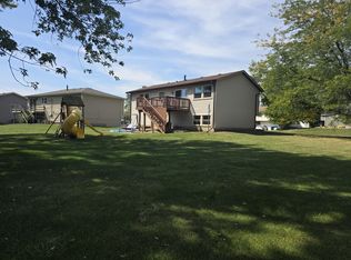 103 Tulip Ct, Hebron, IN