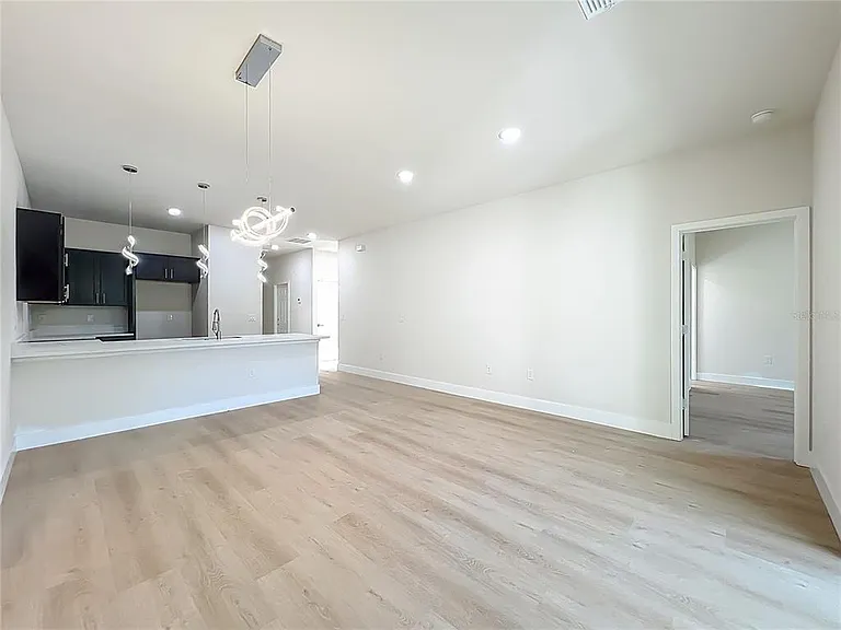356 W 4th St — Photo 16