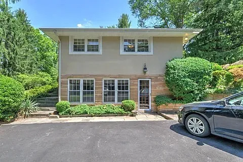 3 bed, 2.5 bath, 2675 sqft, $4,950 — Photo 2