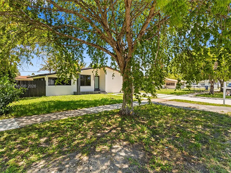 21330 NE 26th Ave — Photo 41