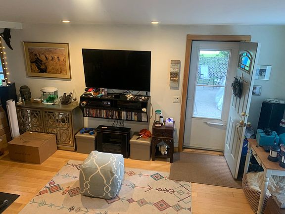4th image of 467 N Barry Ave #Townhouse