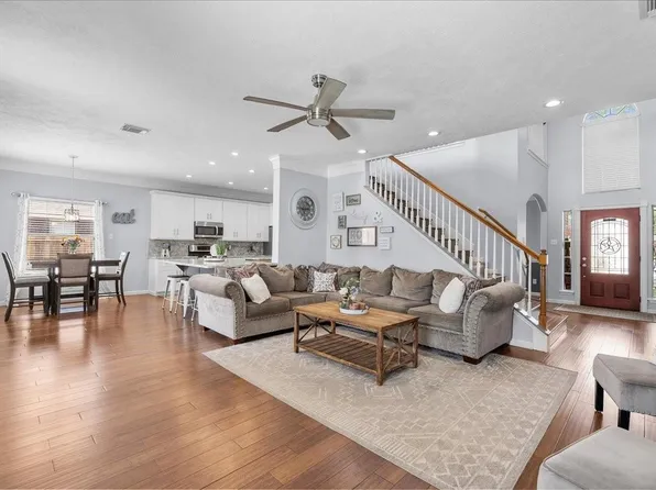 413 Lookout Ln, Dickinson, TX 77539