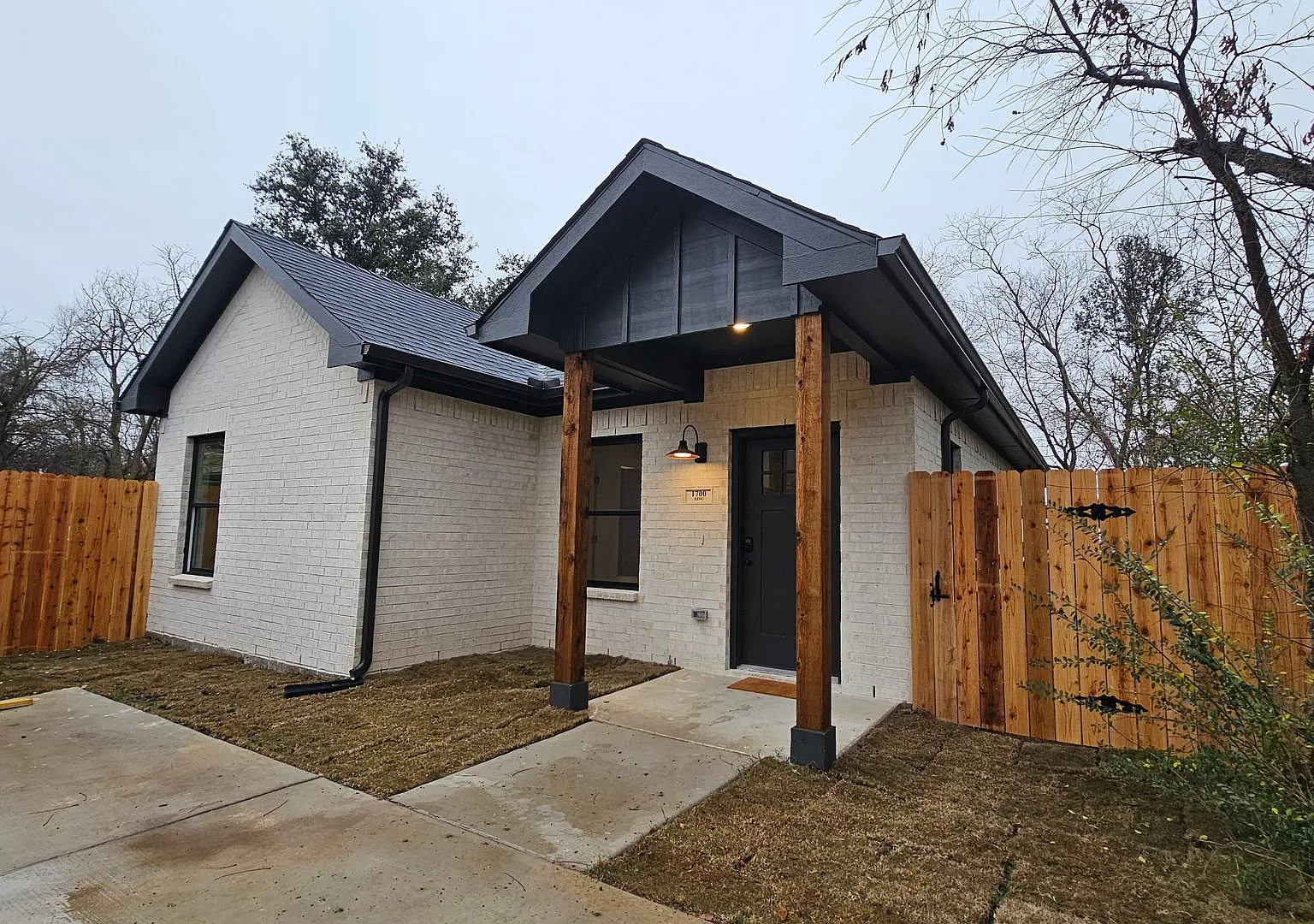 1700 Kendolph Dr — Photo 3