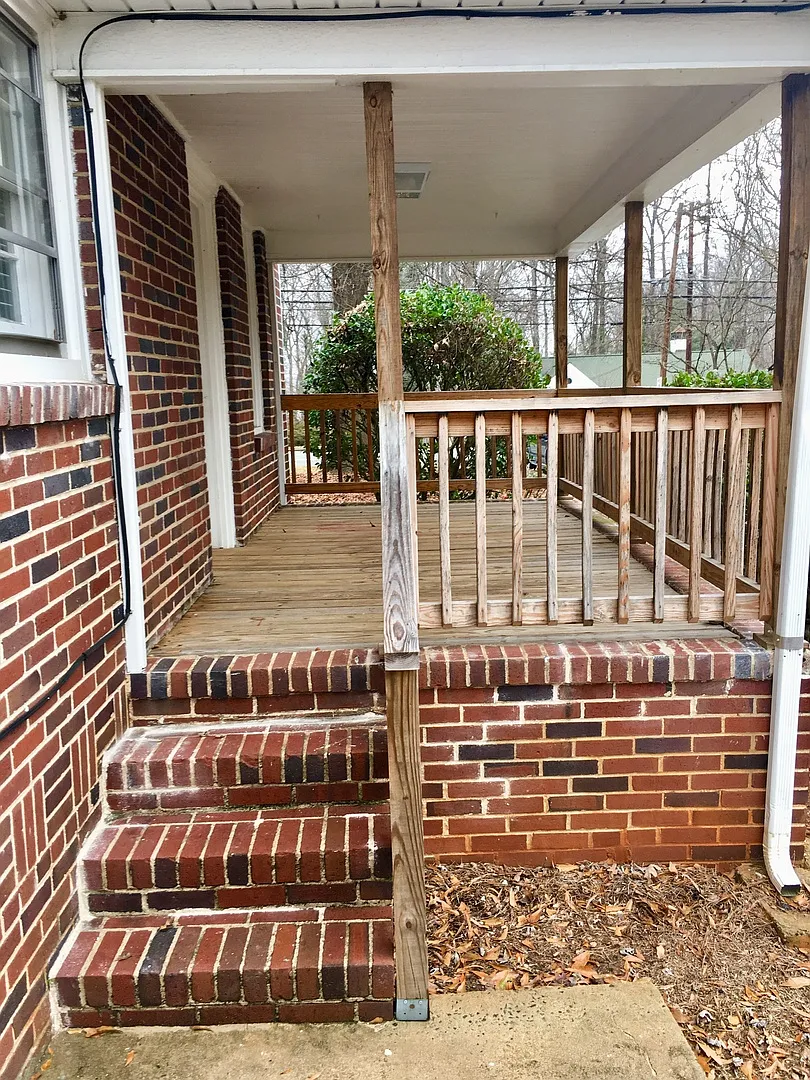 Great 3BR/2BA brick home, walking distance to WFU! — Photo 2