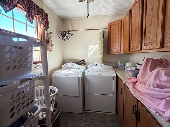 5th image of 199 E Pearl St
