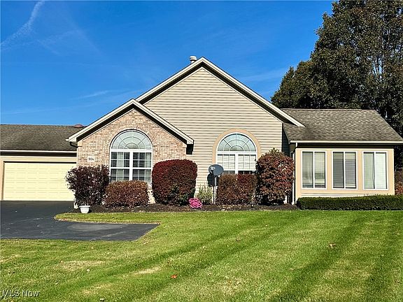 2nd image of 904 Willow Brook Dr NE