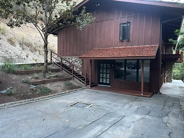 2 bed, 1045 sqft, $3,200 — Photo 3