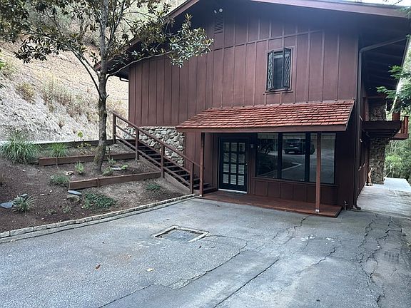 3rd image of 1406 Glen Canyon Rd