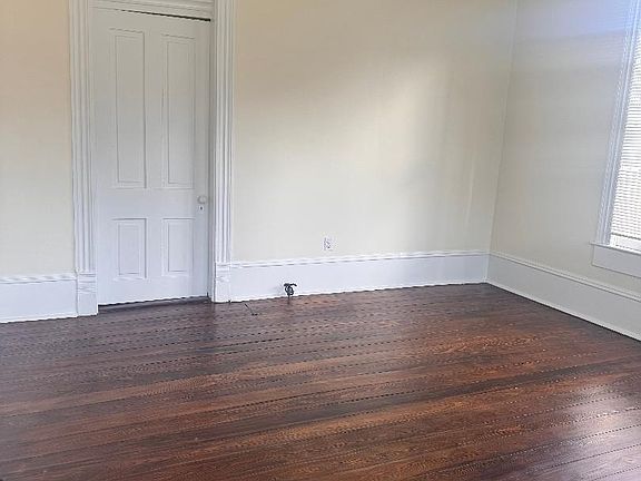 Living Room - 12 foot ceiling