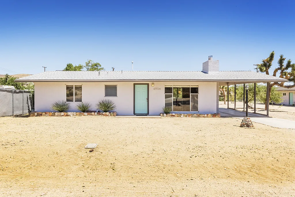 Cozy 2 Bed/1 Bath House-Unfurnished ** — Photo 1