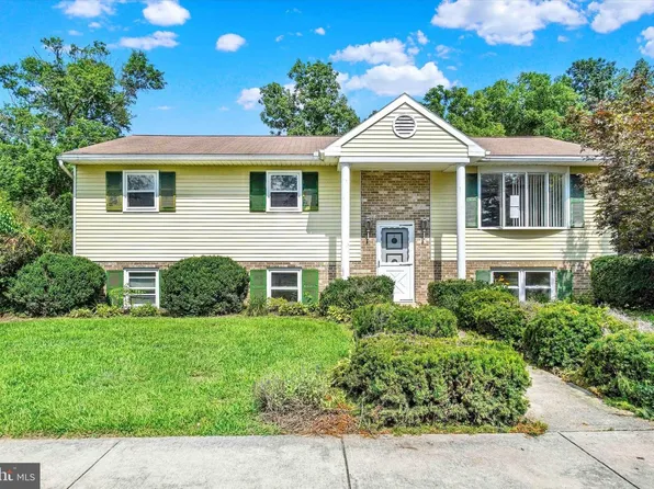 2700 Thornbridge Rd E, York, PA 17408