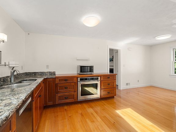 4th image of 41 Stonebrook Rd