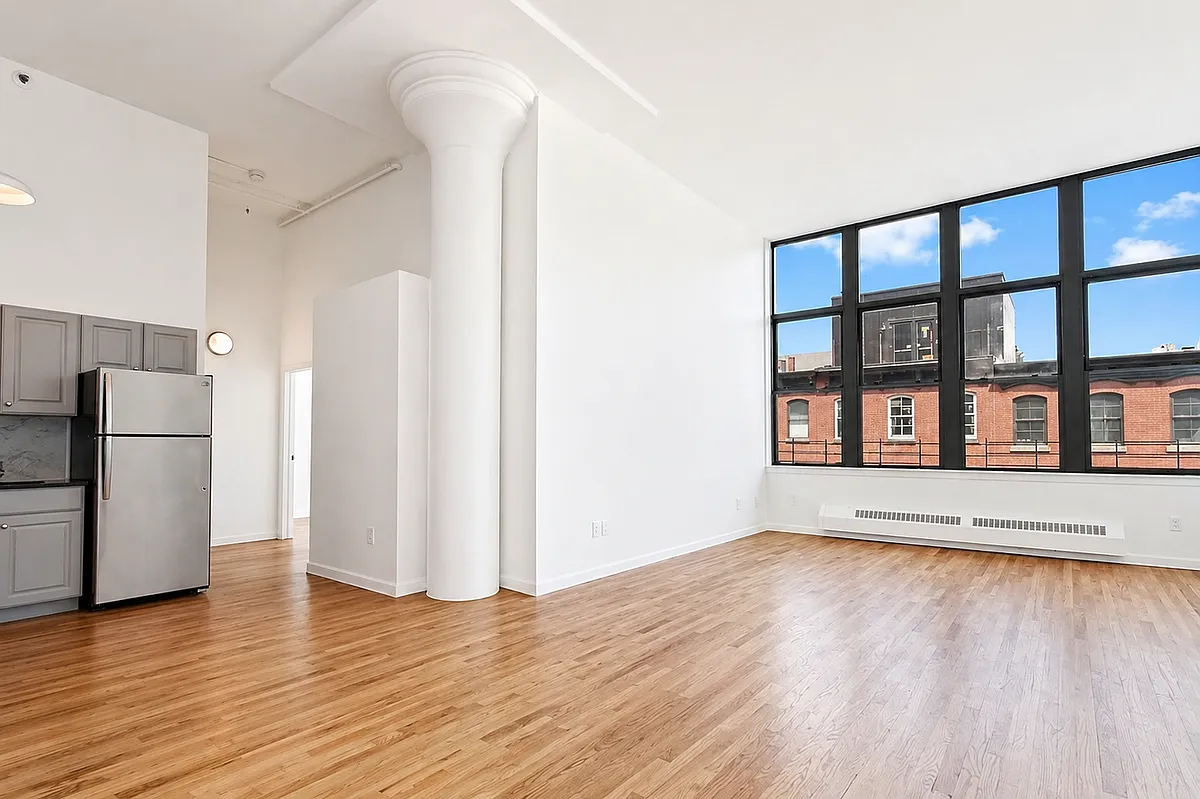 Photo 1 of 5 - 204 Huntington St #2M - Brooklyn, NY Primary Photo - 204 Huntington St #2M