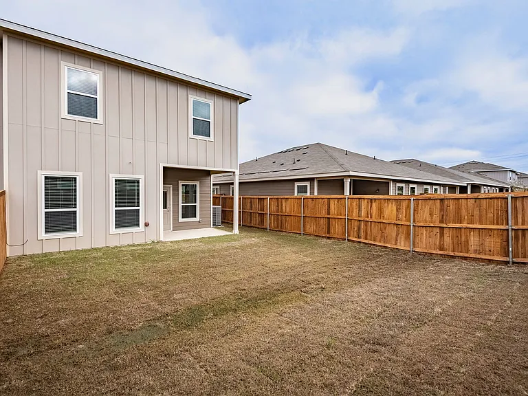 644 Wheatfield Dr — Photo 24