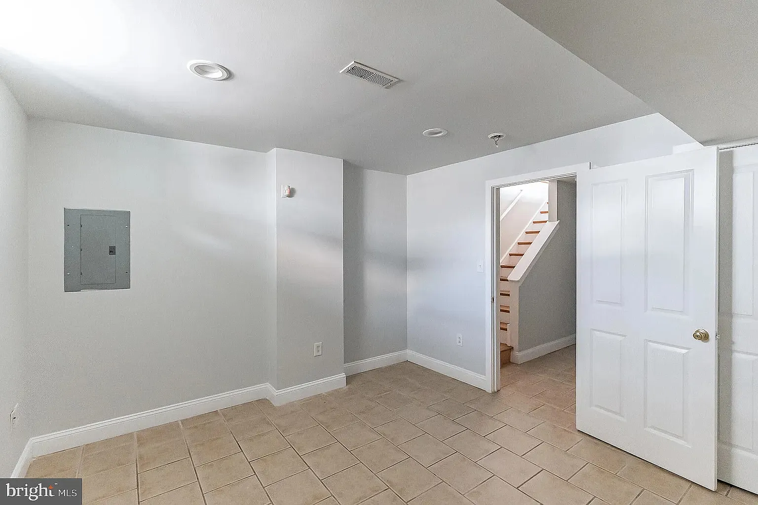 4 bed, 1728 sqft, $3,300 — Photo 3