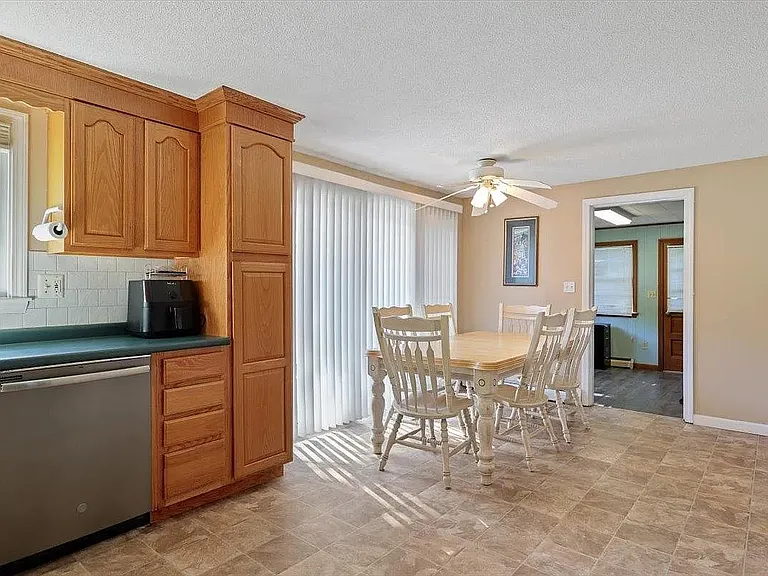 16 Mapleleaf Dr — Photo 9