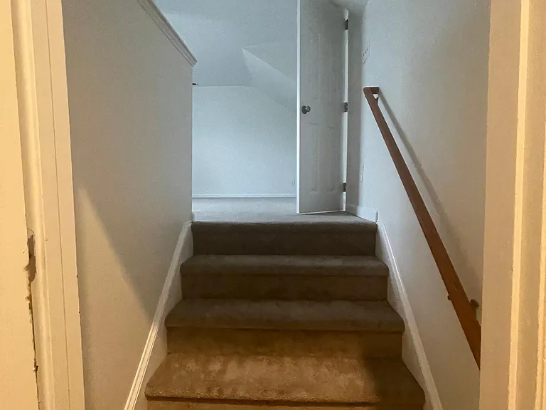 180 Bennington Dr — Photo 8