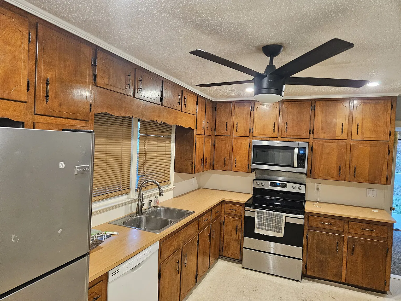 3 bed, 1200 sqft, $1,650 — Photo 2