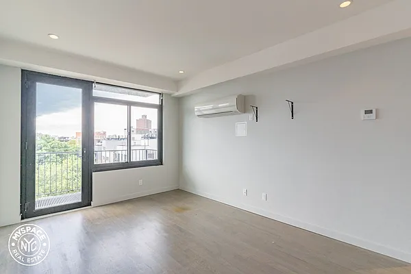 Rented by MySpaceNYC | media 23