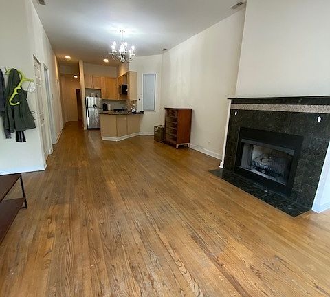 4th image of 2102 W Erie St APT 1F