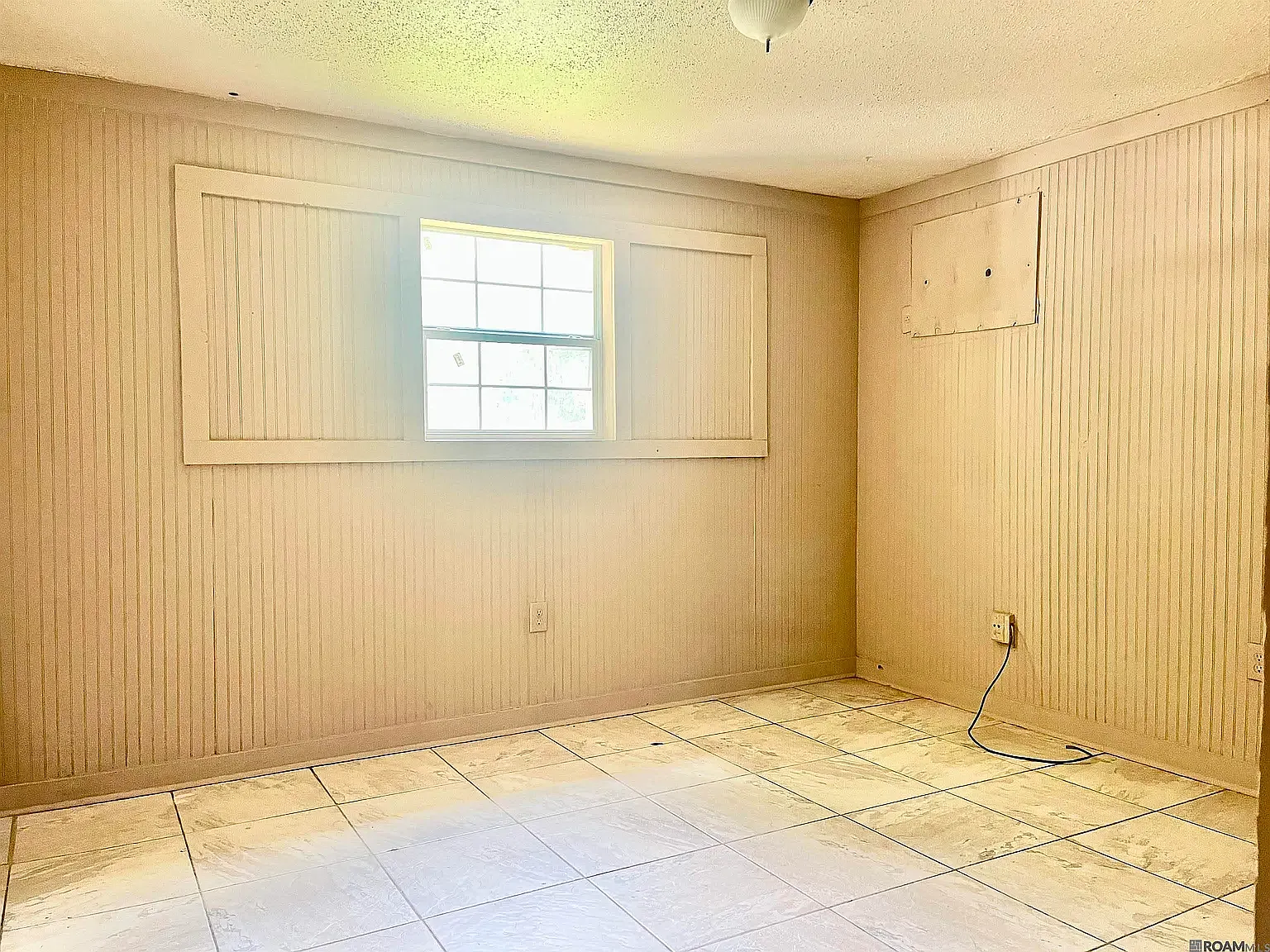 3 bed, 800 sqft, $1,000 — Photo 2