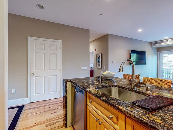 5th image of 8 Walnut St Unit 107