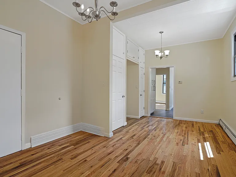 18 Russell St #2 — Photo 4