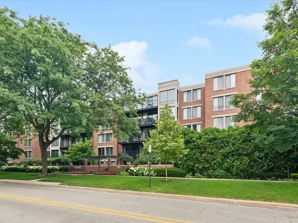1633 2nd St APT 204, Highland Park, IL 60035