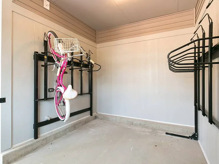 Taylor Creek Apartments — Photo 10
