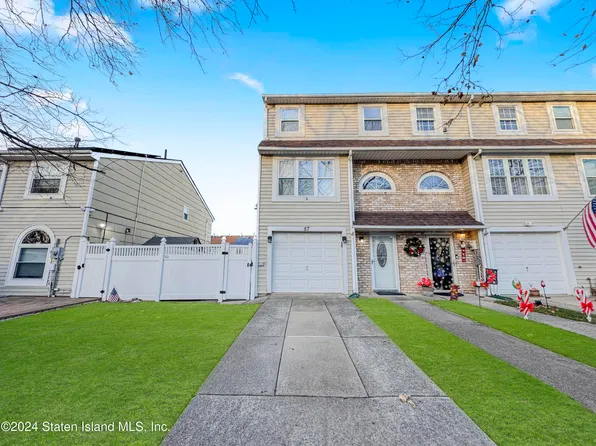 57 Caswell Ln, Staten Island, NY 10314