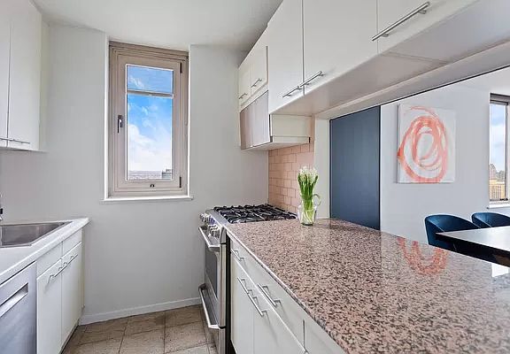 4th image of 200 E 89th St APT 40D