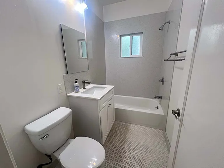 573 Wesley Ave #4 — Photo 24