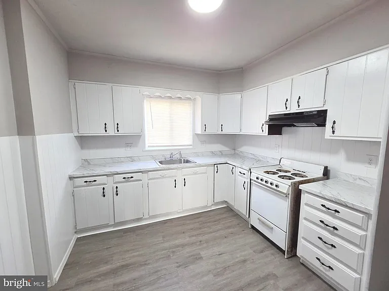 4020 Howland St — Photo 6
