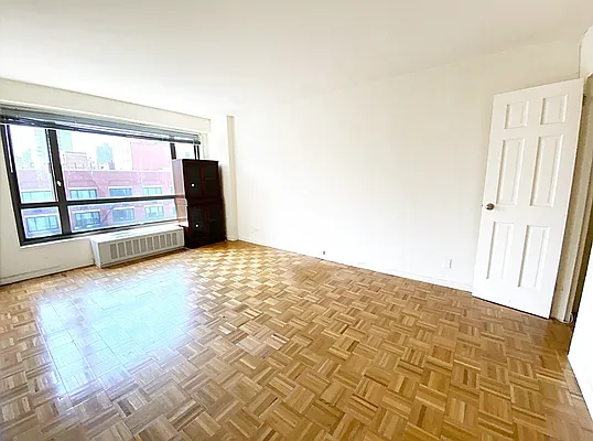 Rented by Avenues Real Estate | media 28