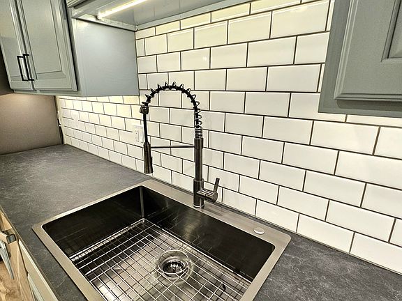5th image of 520 29th Ave NE #B