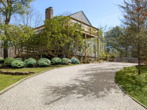 https://photos.zillowstatic.com/fp/3033d028edb0640fc8ef073630c3f937-p_e.webp