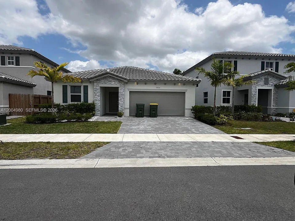 833 SE 26th Rd
