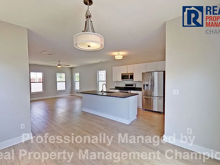 632 Brunswick St — Photo 13